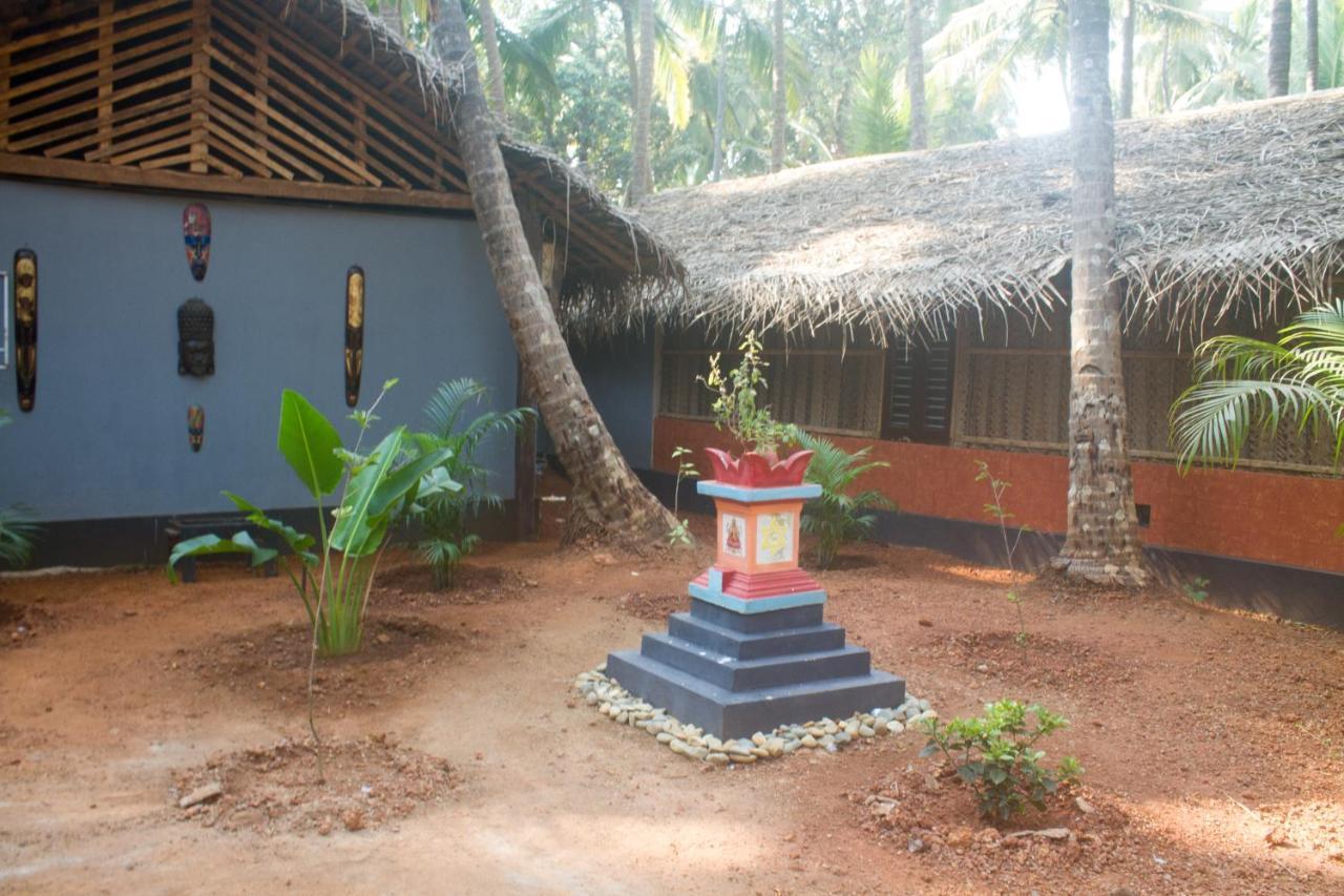 เดอะ ปาล์ม ทรี อายุรเวดิค รีสอร์ต ปัตเนม Hotel Patnem Beach ภายนอก รูปภาพ